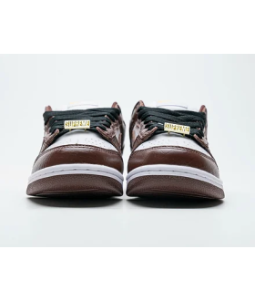 Supreme x Nike SB Dunk Low I Sneaker "Brown Stars”
